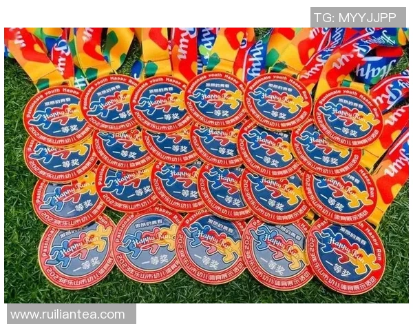 跨年夜足球盛宴精彩瞬间尽在此刻欢庆团聚与激情碰撞的完美结合